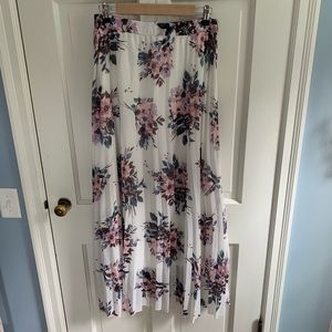 🤍 White Floral Pleated Skirt 🤍